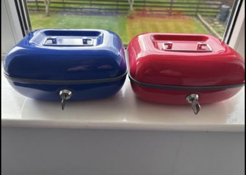 Cash box tins with key - cash, for